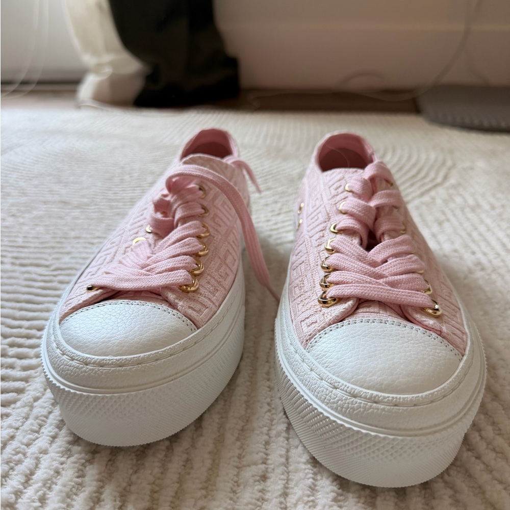 Givenchy Pink Low-Top Logo-Embossed Canvas Sneakers - Picture 7 of 7